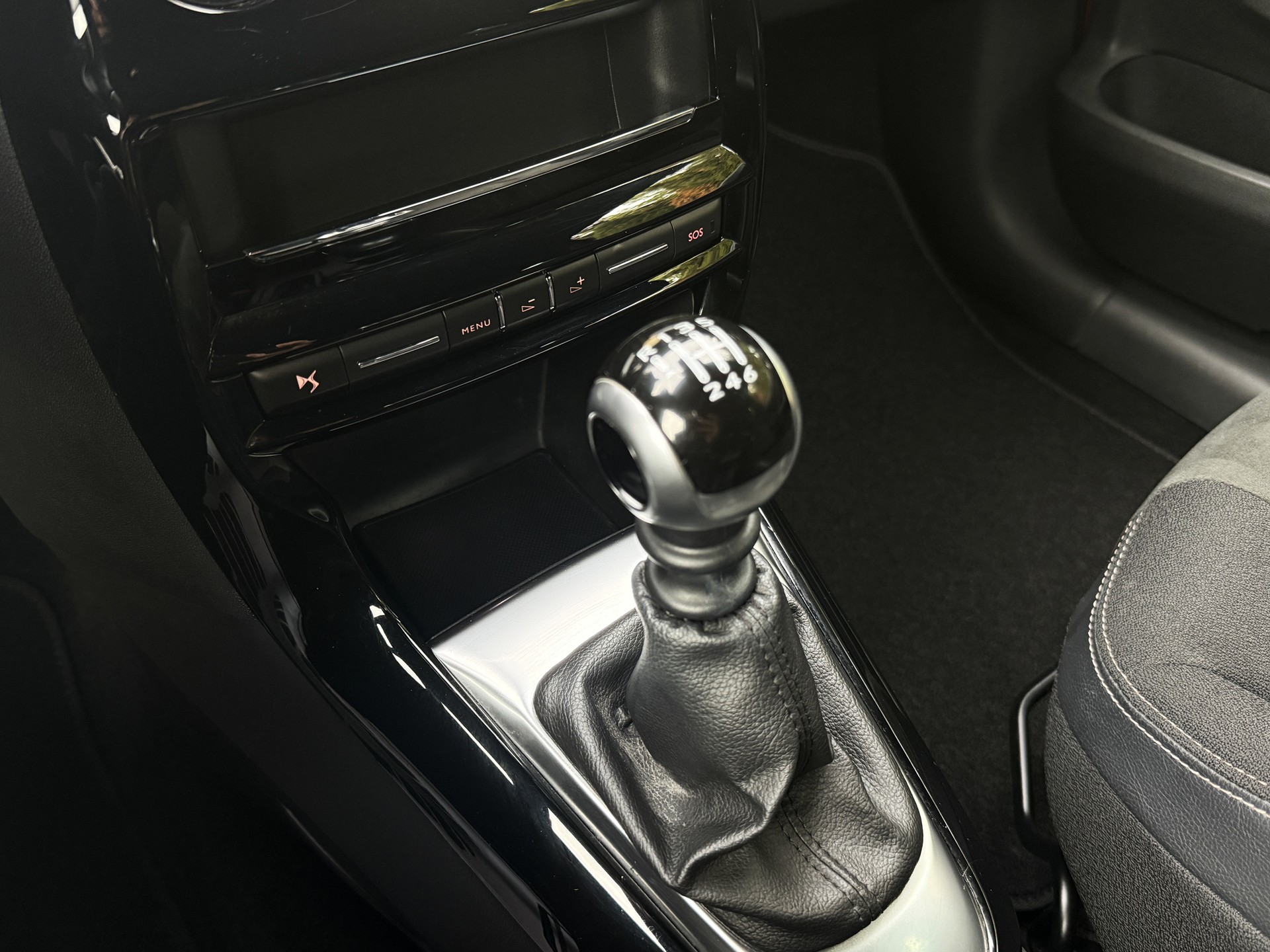 DS AUTOMOBILES DS 3 1.2 PureTech Sport Chic / Ab MFK-image-23