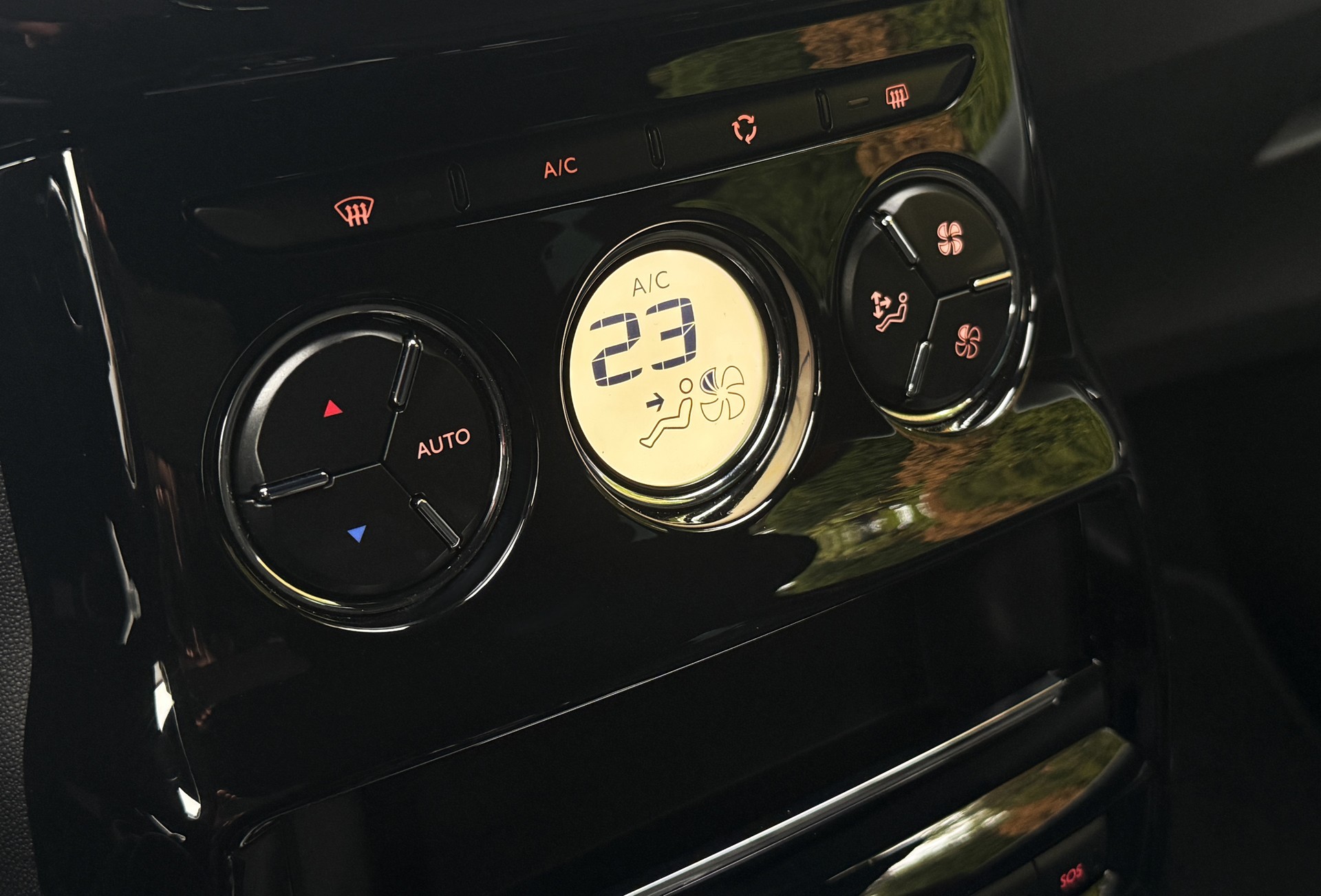 DS AUTOMOBILES DS 3 1.2 PureTech Sport Chic / Ab MFK-image-24