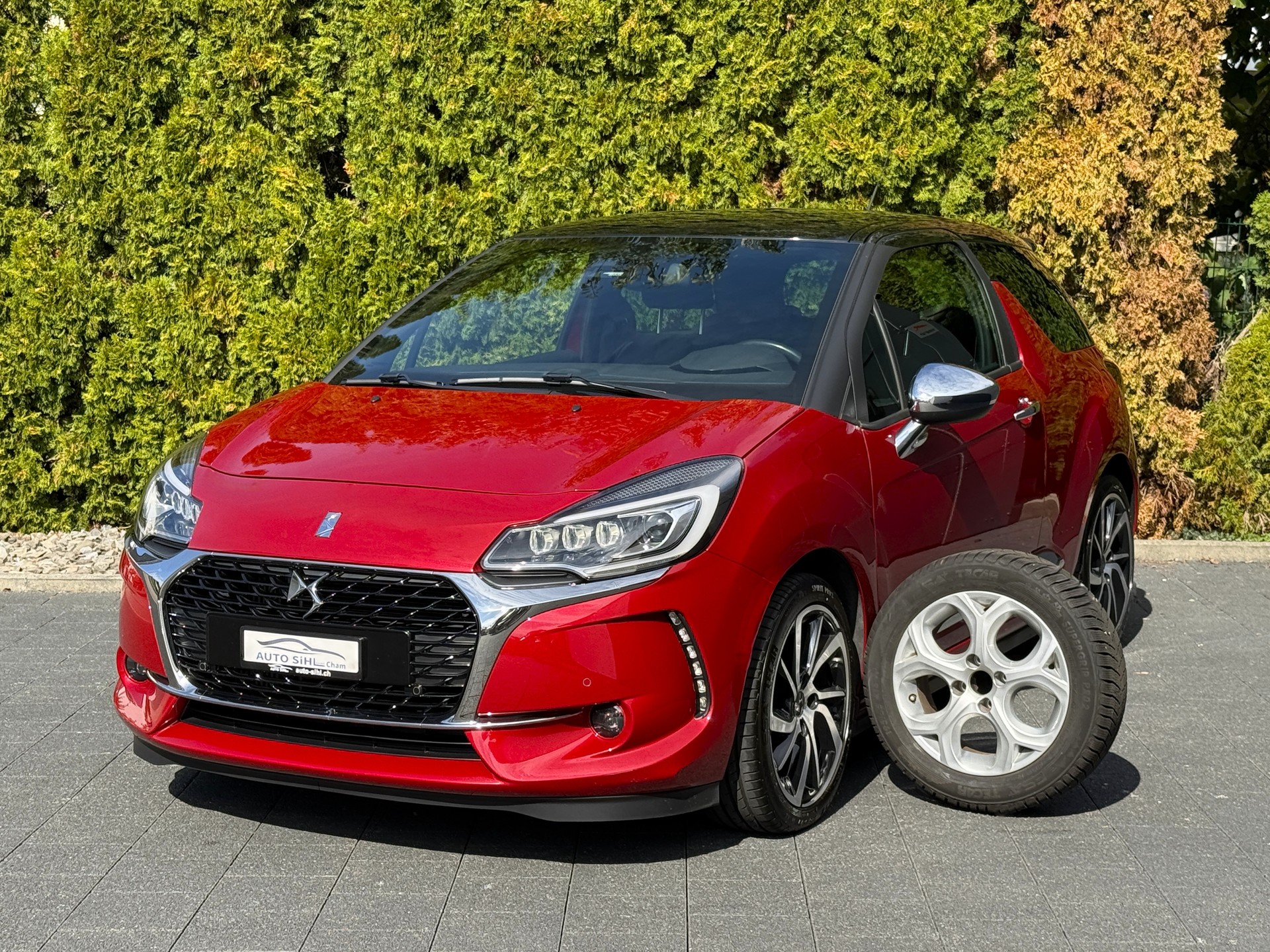 DS AUTOMOBILES DS 3 1.2 PureTech Sport Chic / Ab MFK-showroom-element-1