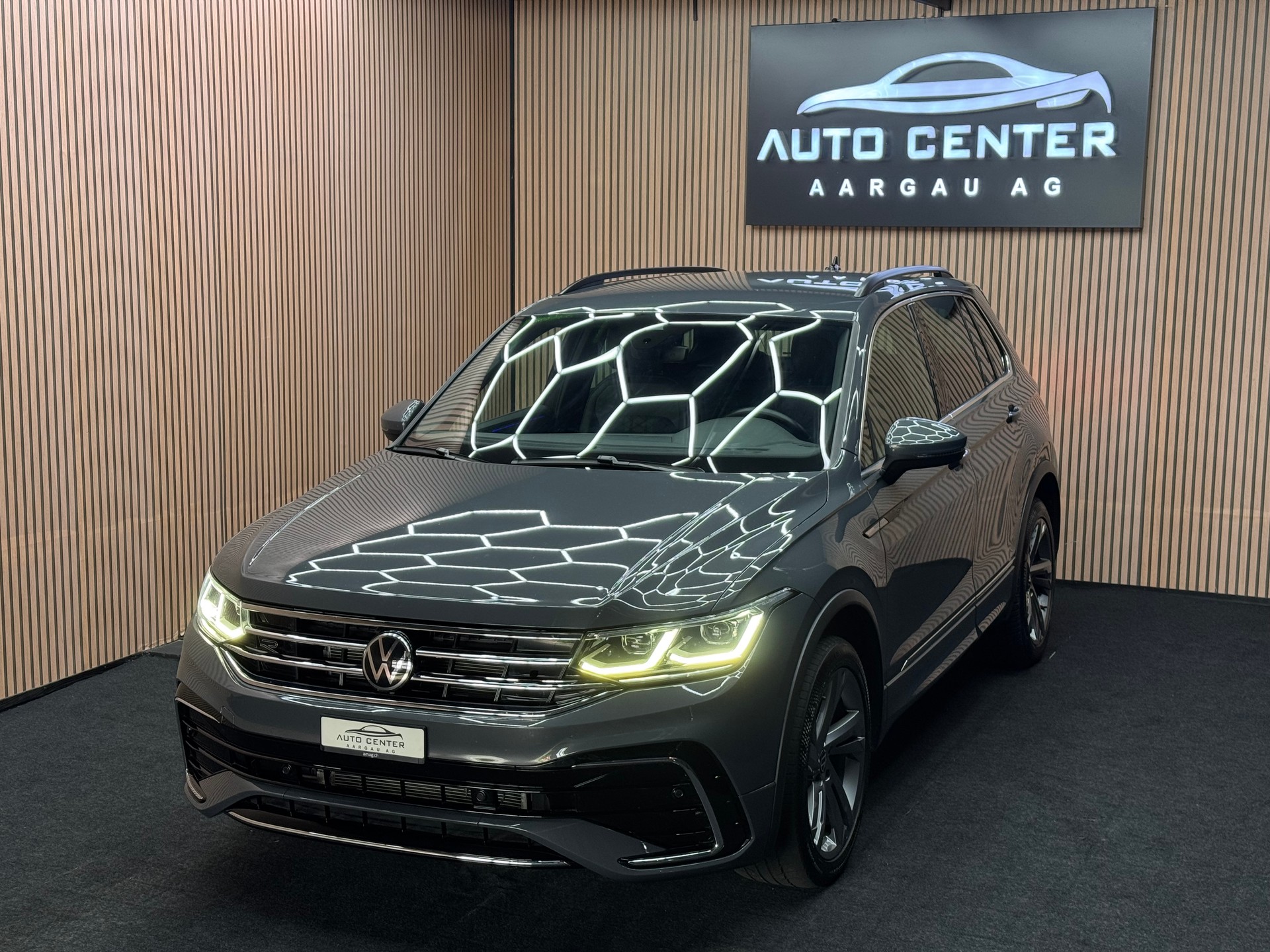 VW Tiguan 2.0 TDI SCR R-Line DSG *ab CHF 269.-/ Monat*-image-2