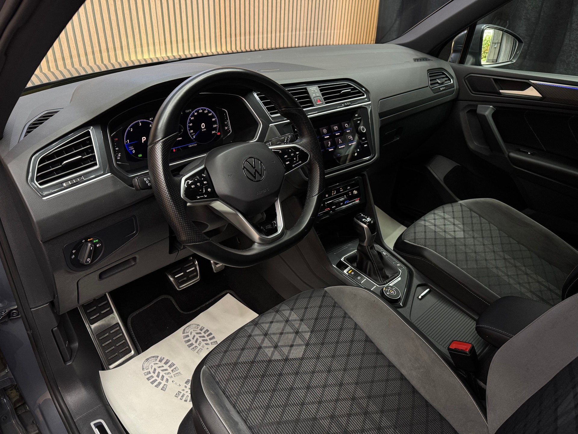 VW Tiguan 2.0 TDI SCR R-Line DSG *ab CHF 269.-/ Monat*-image-12