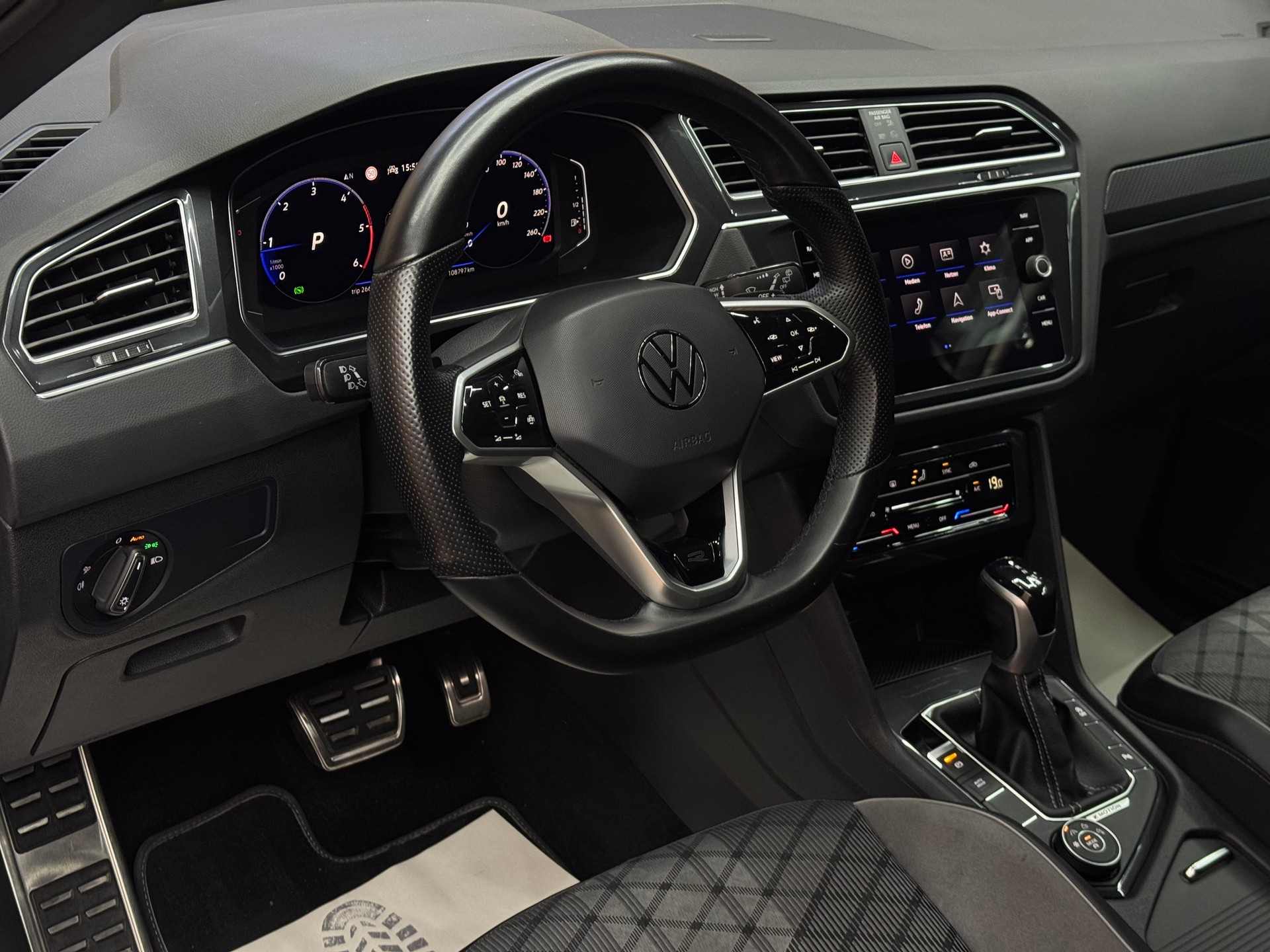 VW Tiguan 2.0 TDI SCR R-Line DSG *ab CHF 269.-/ Monat*-image-13