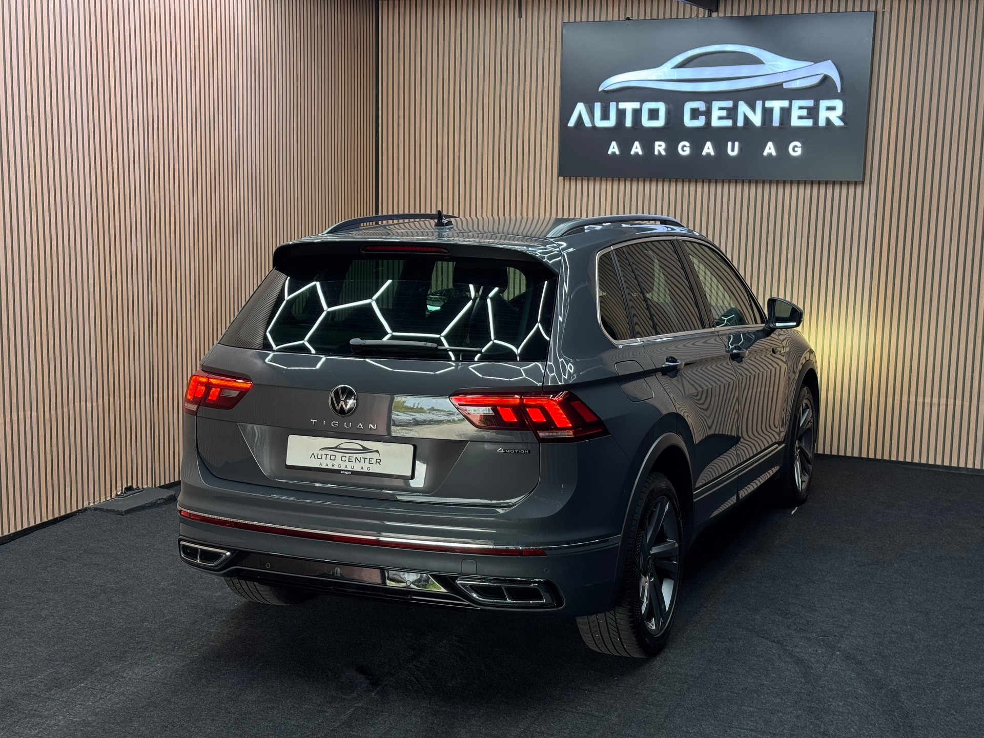 VW Tiguan 2.0 TDI SCR R-Line DSG *ab CHF 269.-/ Monat*-image-4
