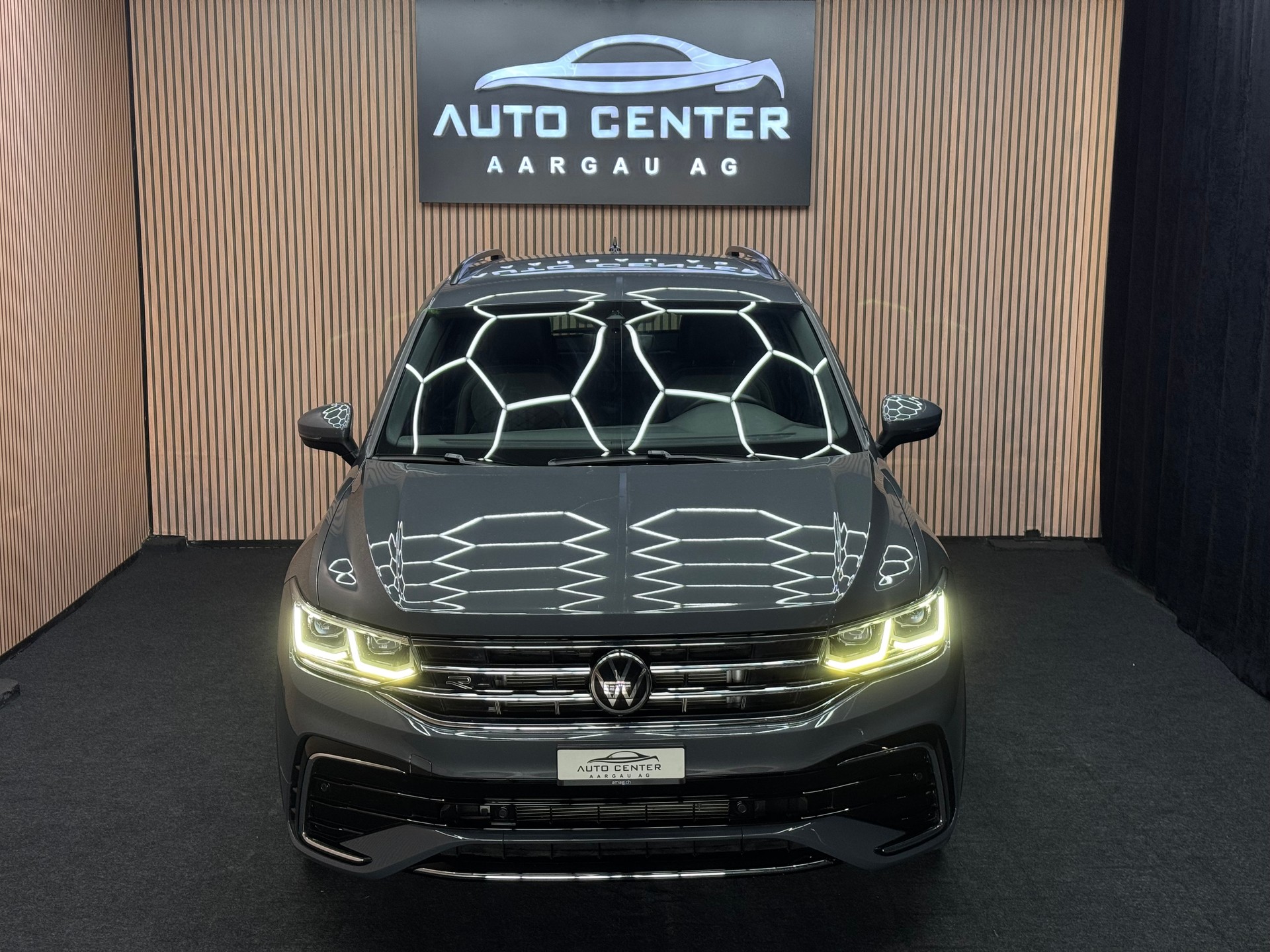 VW Tiguan 2.0 TDI SCR R-Line DSG *ab CHF 269.-/ Monat*-image-1