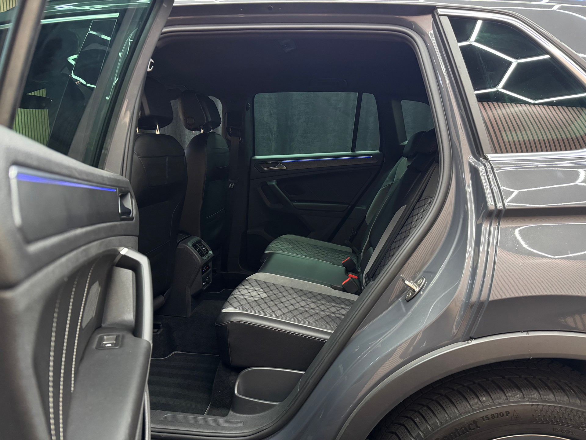 VW Tiguan 2.0 TDI SCR R-Line DSG *ab CHF 269.-/ Monat*-image-15
