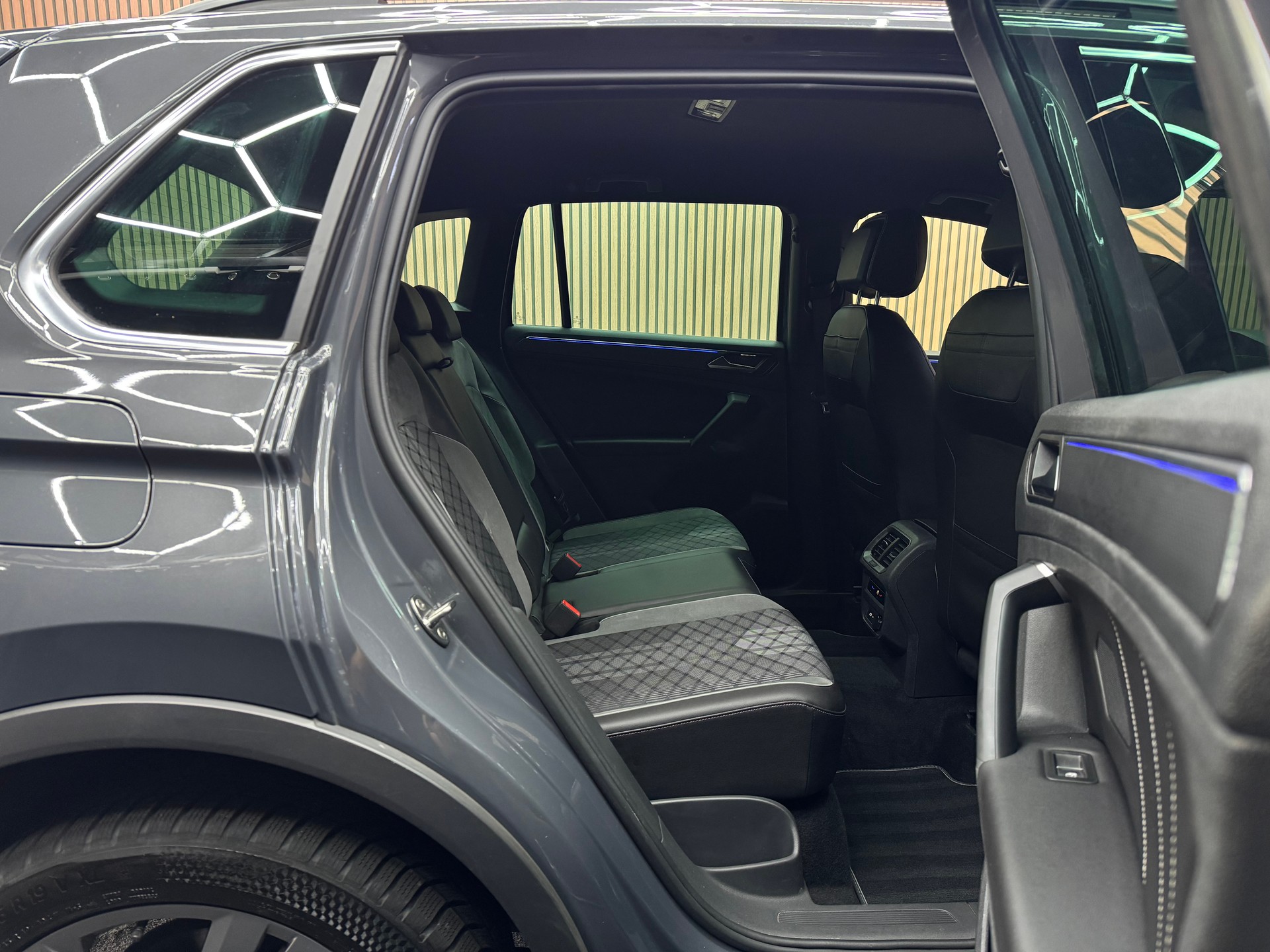 VW Tiguan 2.0 TDI SCR R-Line DSG *ab CHF 269.-/ Monat*-image-16