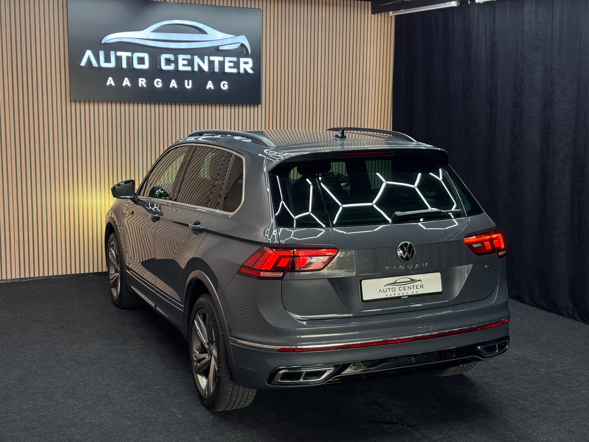 VW Tiguan 2.0 TDI SCR R-Line DSG *ab CHF 269.-/ Monat*-image-3