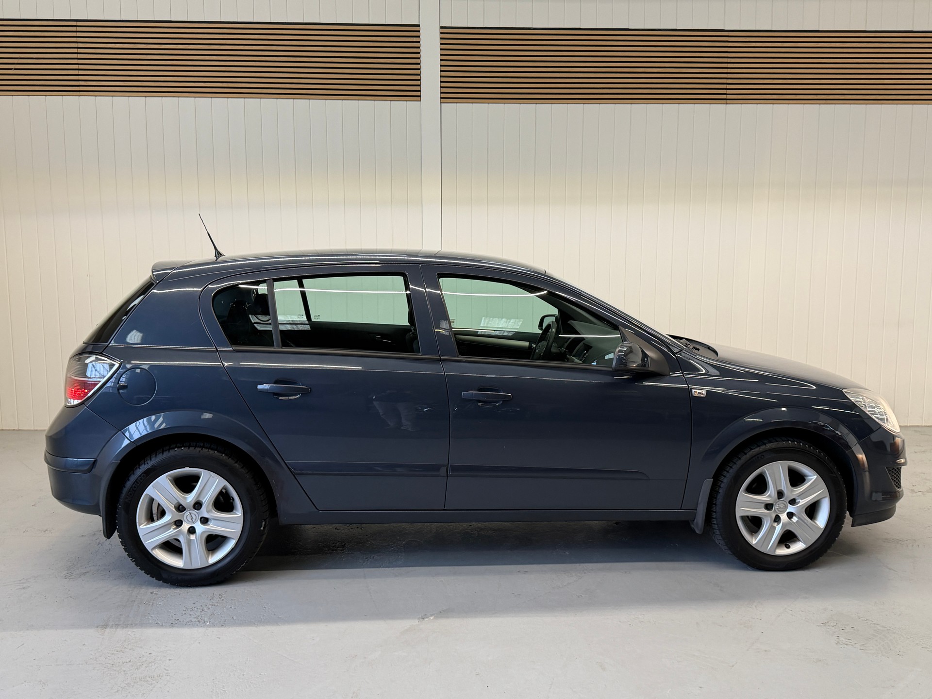 OPEL Astra 1.8i 16V Automatic - frisch ab MFK und Service-image-5