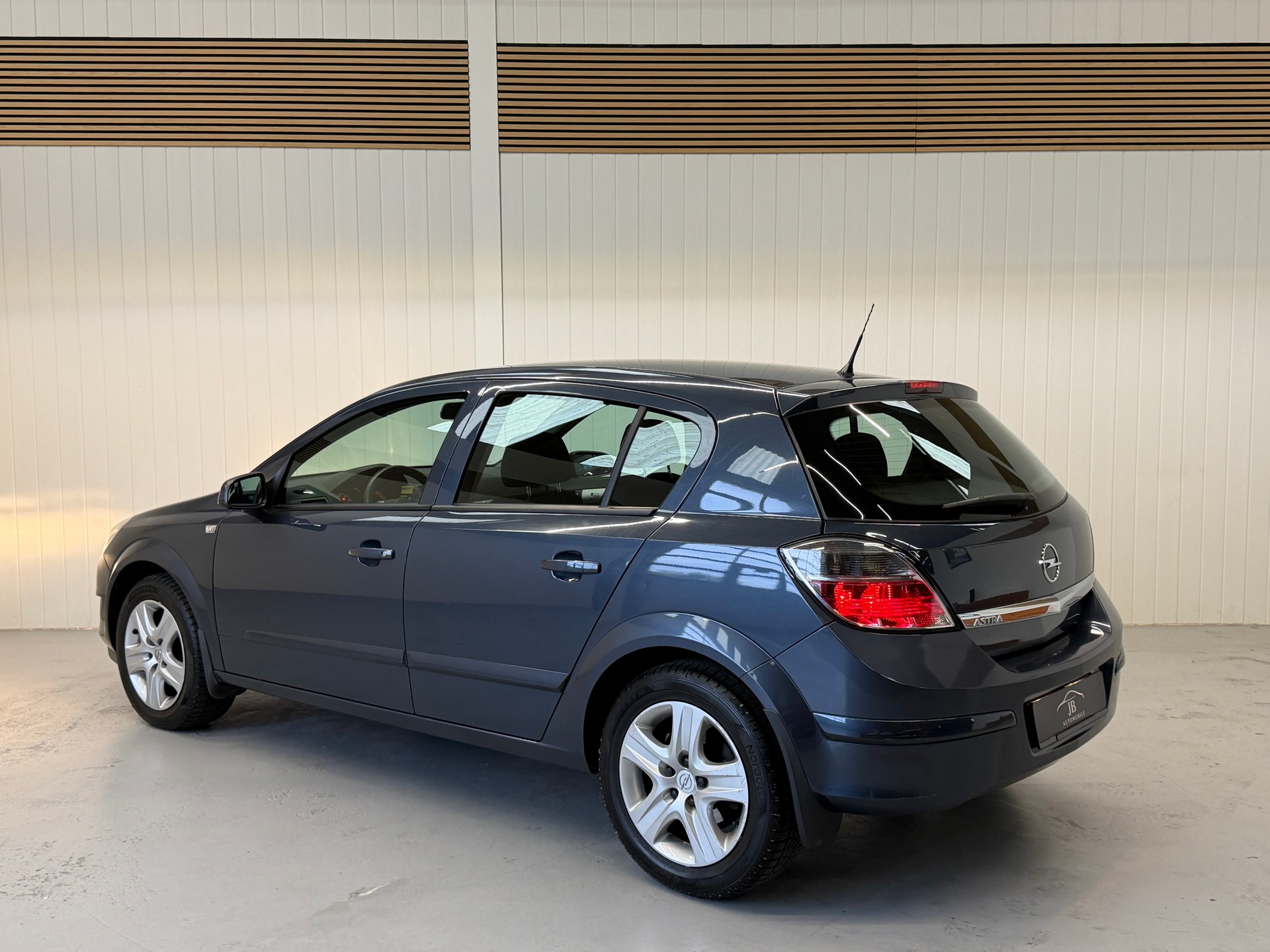OPEL Astra 1.8i 16V Automatic - frisch ab MFK und Service-image-2