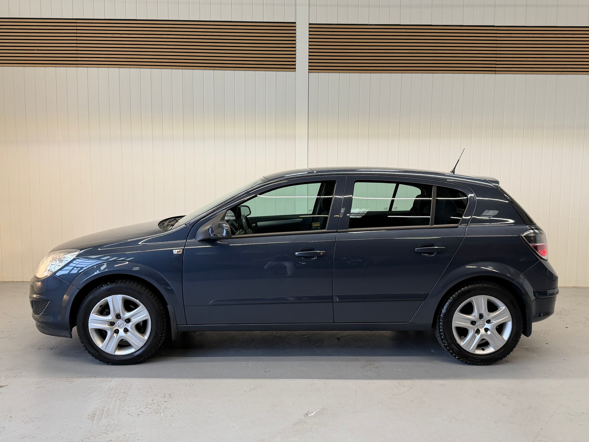 OPEL Astra 1.8i 16V Automatic - frisch ab MFK und Service-image-1