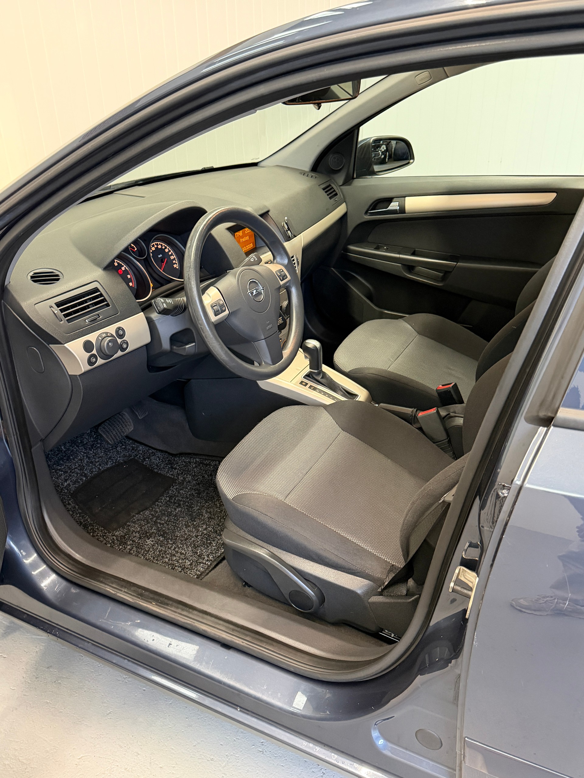 OPEL Astra 1.8i 16V Automatic - frisch ab MFK und Service-image-8