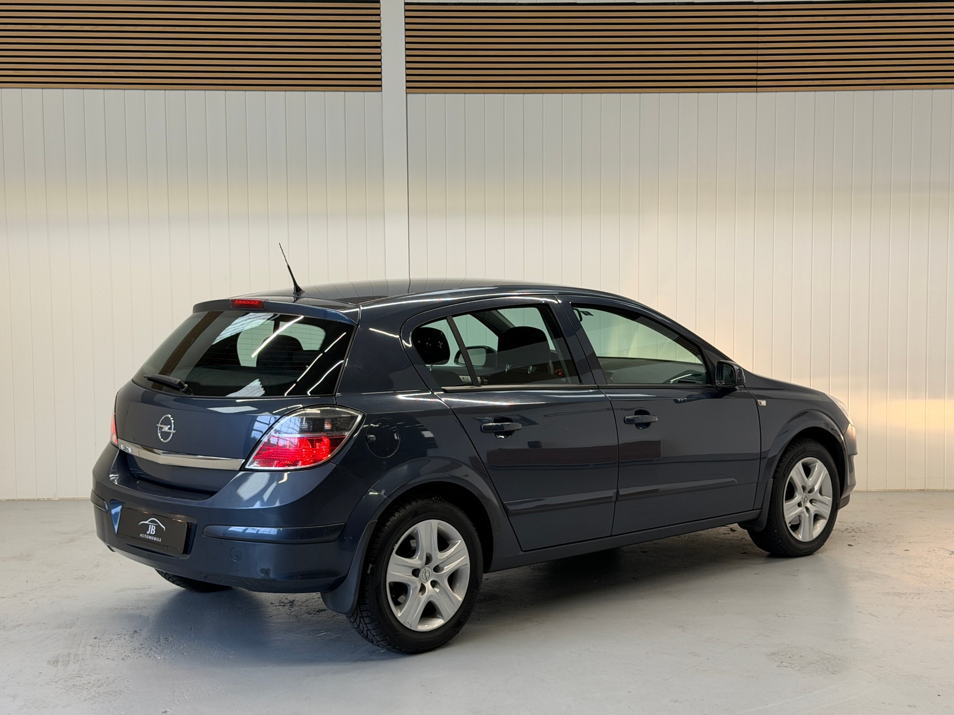 OPEL Astra 1.8i 16V Automatic - frisch ab MFK und Service-image-4