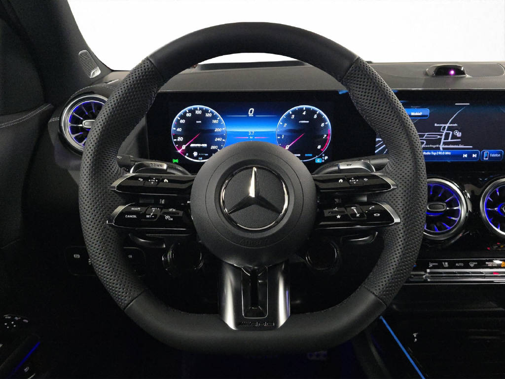 MERCEDES-BENZ GLA 35 AMG 4Matic-image-11