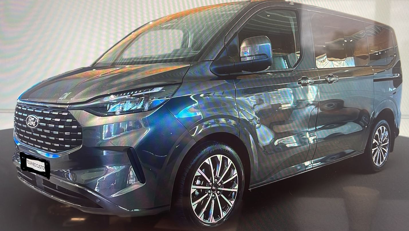 FORD Tourneo Bus 320 L1H1 Titanium Automat 4x4-image-0