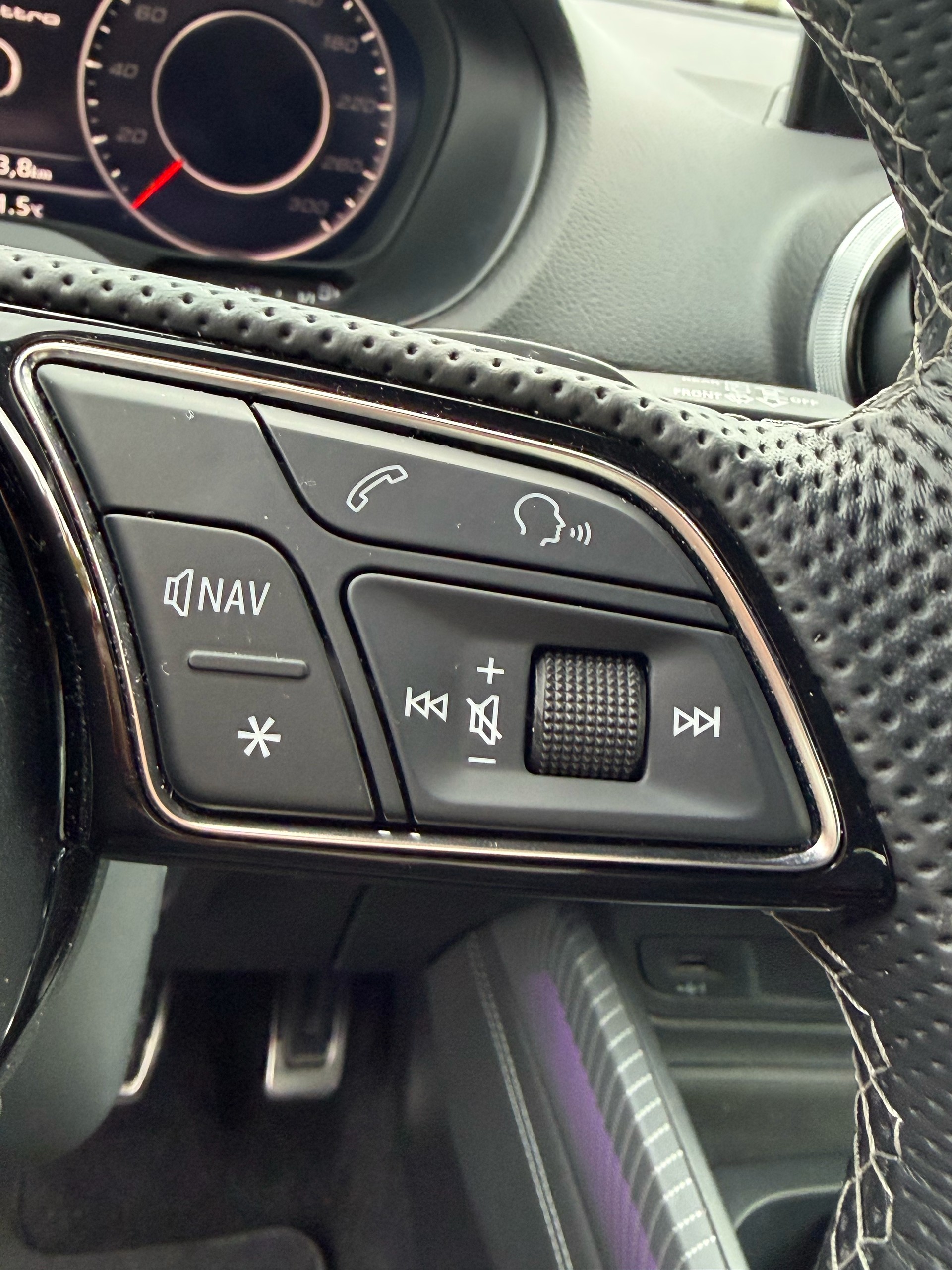 AUDI SQ2 TFSI quattro S-tronic-image-14