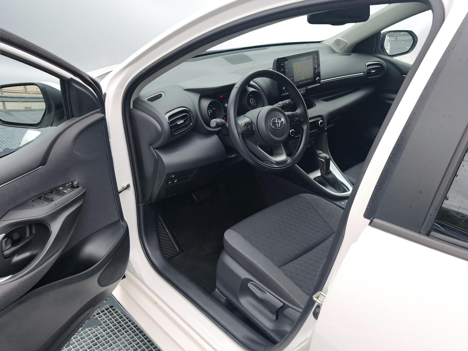 TOYOTA Yaris 1.5 VVT-i HSD Trend-image-16