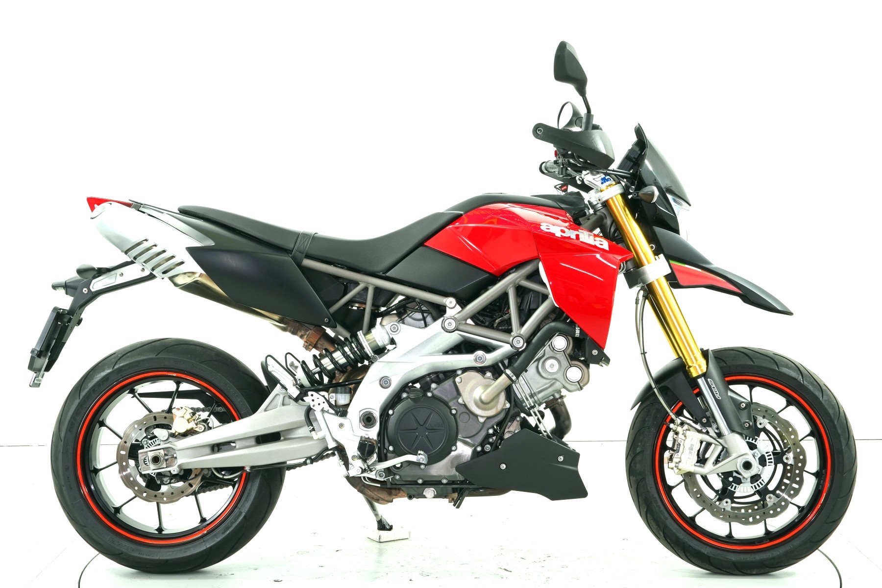 APRILIA Dorsoduro 750 ABS-showroom-element-3