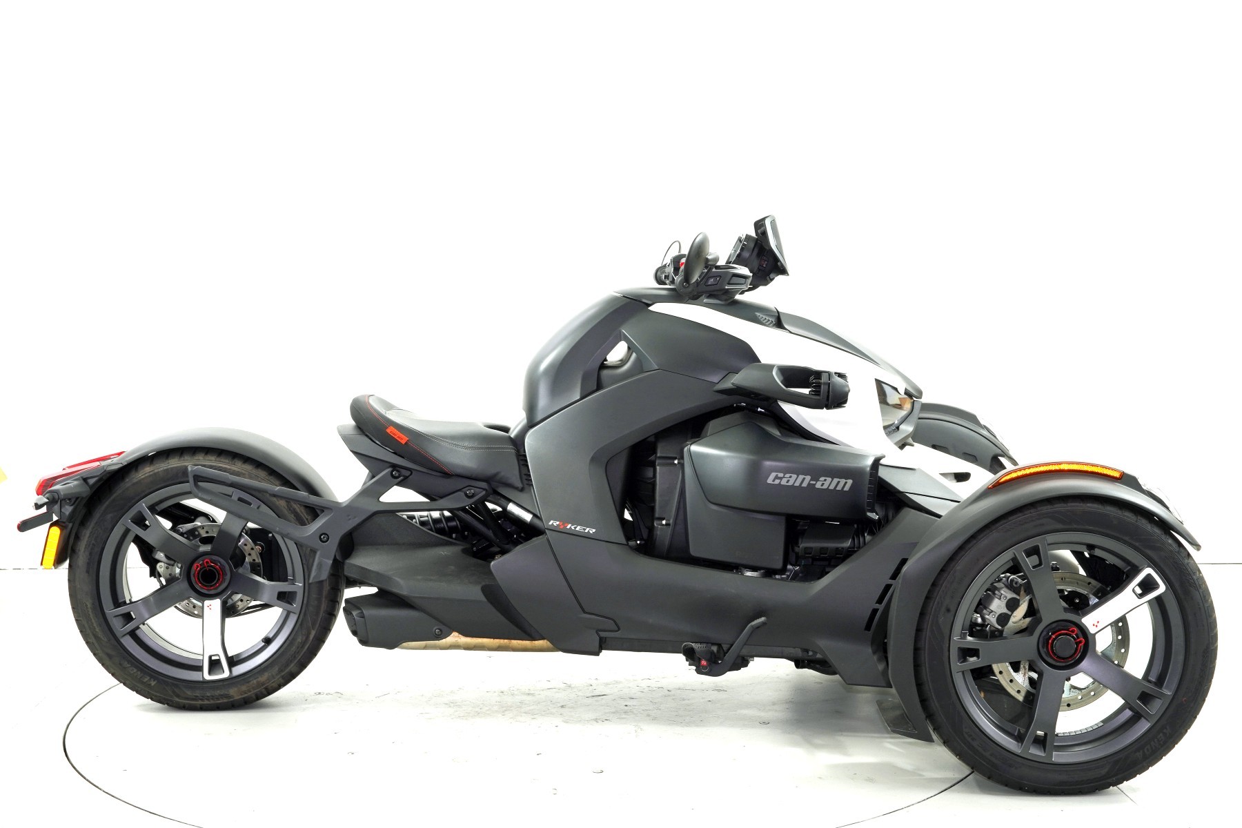 CAN-AM Ryker 900 ABS-showroom-element-3