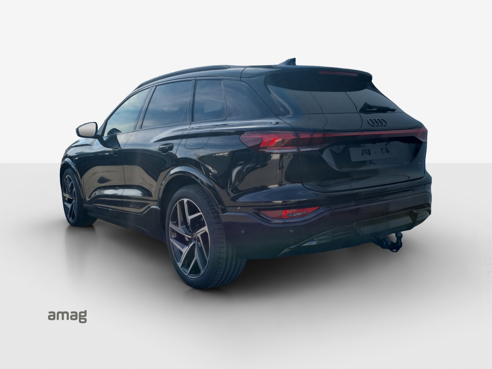 AUDI Q6 e-tron quattro-image-2