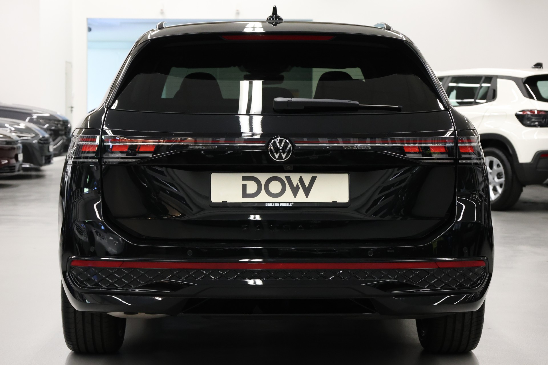 VW Passat Variant 2.0 TDI R-Line DSG 4motion-image-14