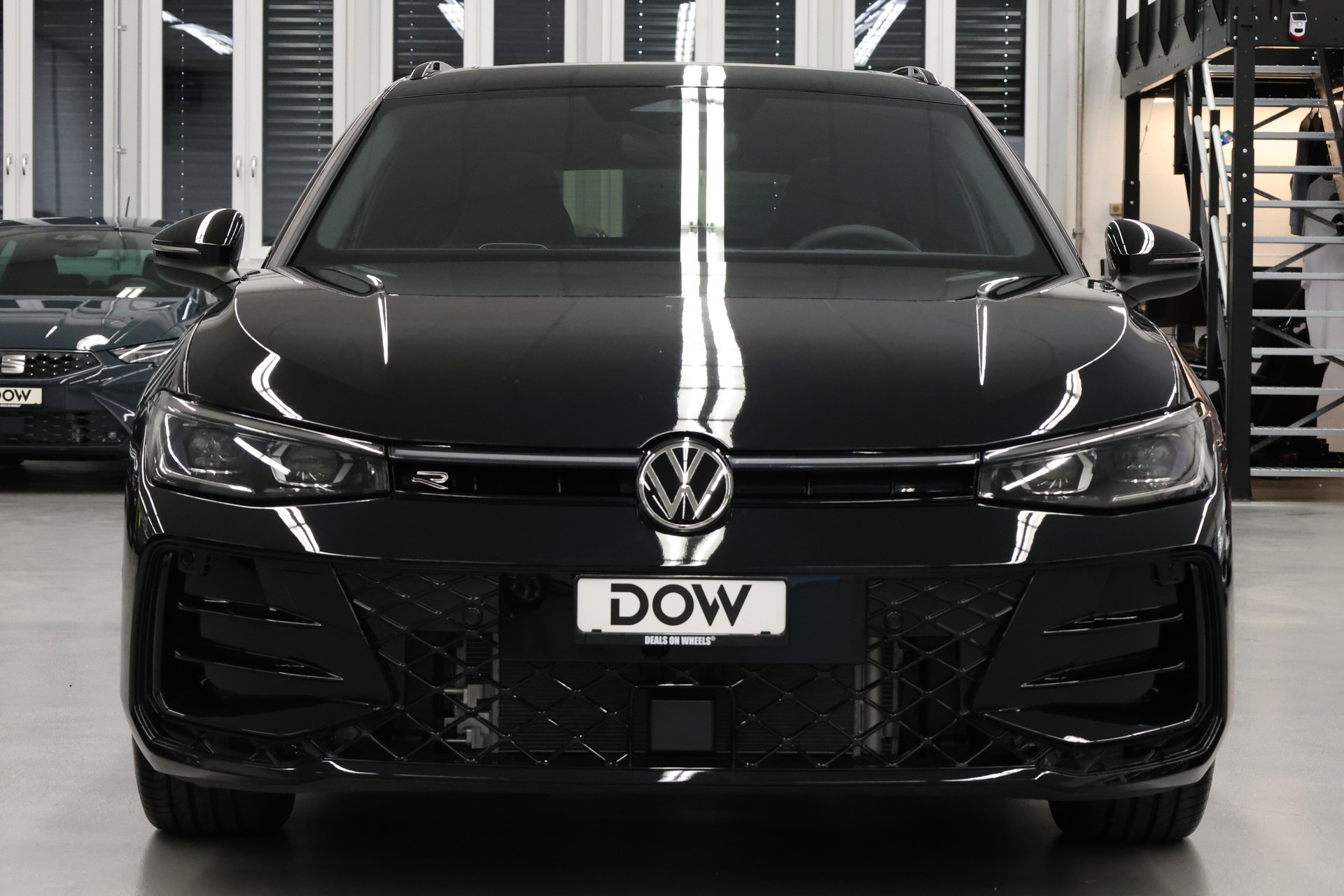 VW Passat Variant 2.0 TDI R-Line DSG 4motion-image-6