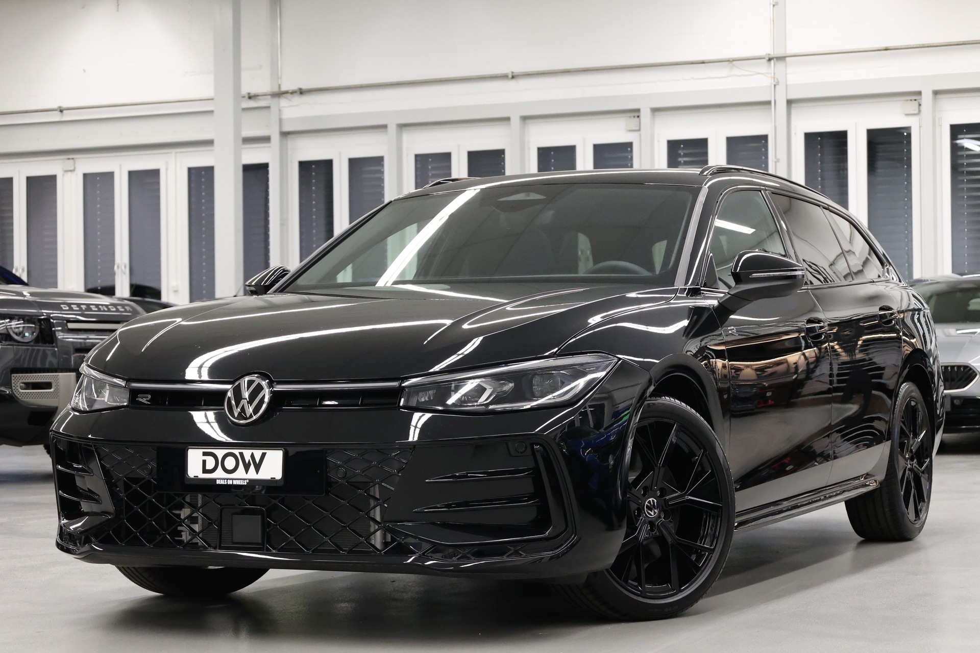 VW Passat Variant 2.0 TDI R-Line DSG 4motion-image-0