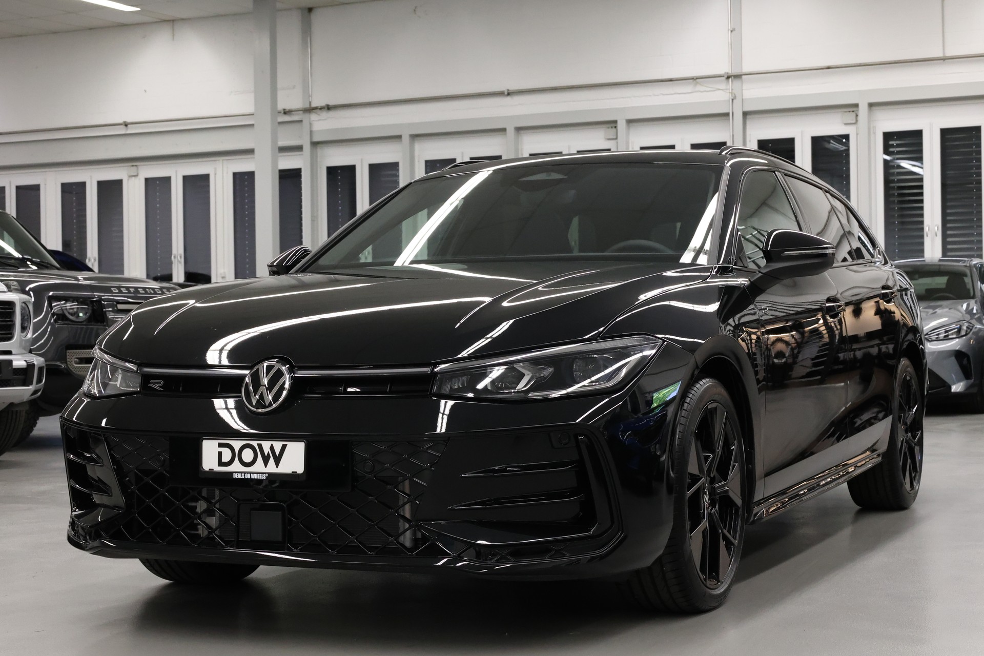 VW Passat Variant 2.0 TDI R-Line DSG 4motion-image-5