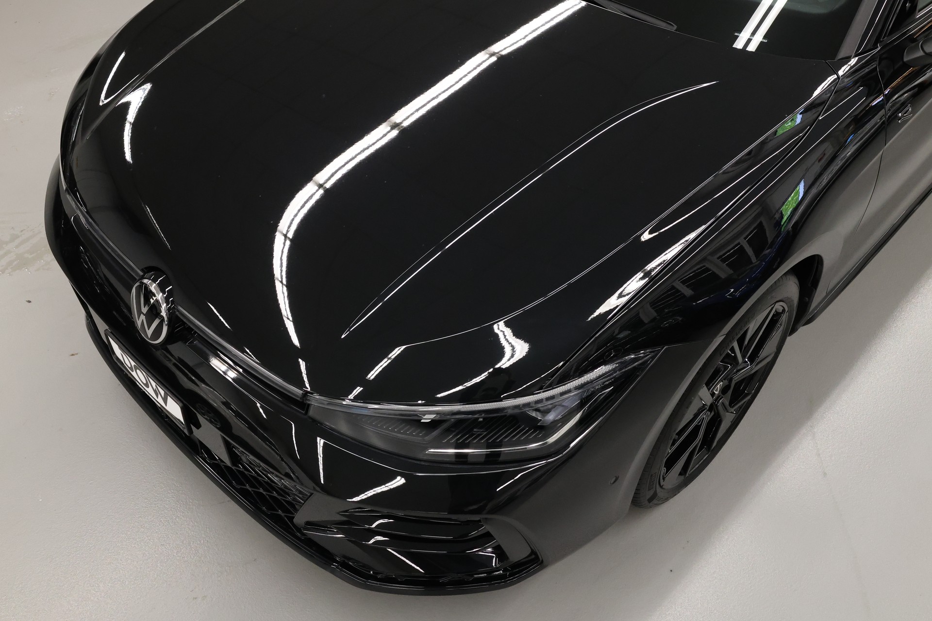 VW Passat Variant 2.0 TDI R-Line DSG 4motion-image-7