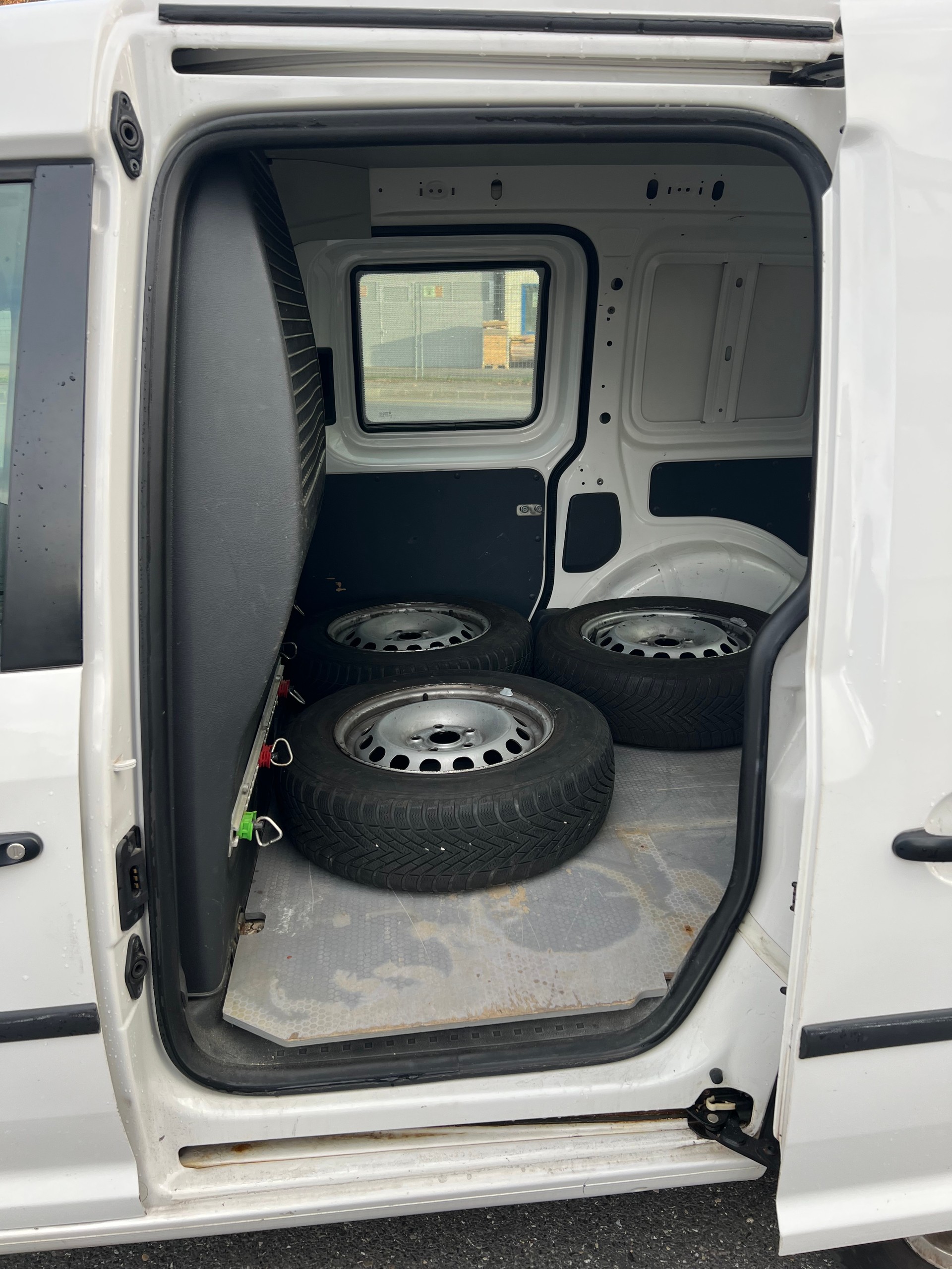 VW Caddy 2.0 EcoFuel-image-14