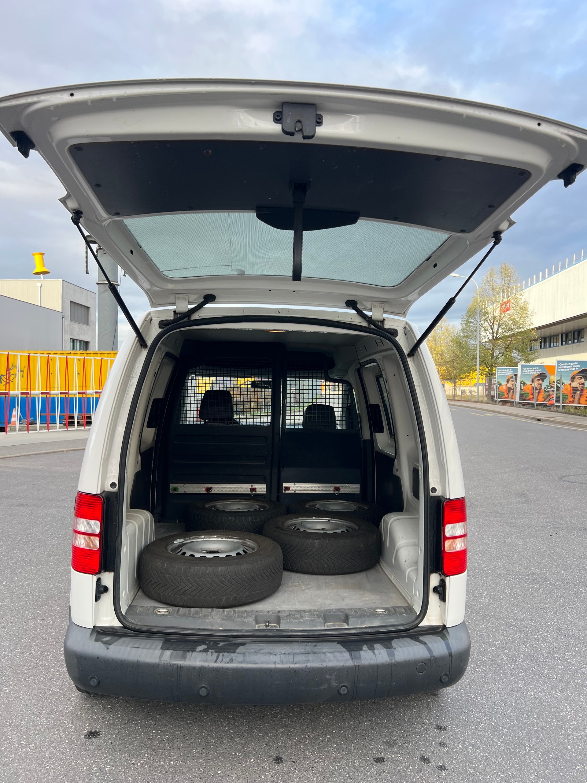 VW Caddy 2.0 EcoFuel-image-15