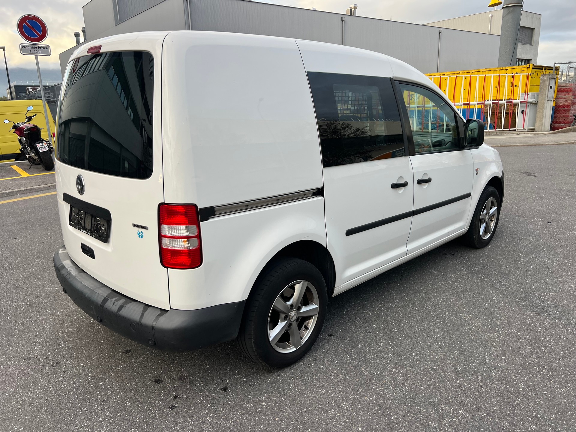 VW Caddy 2.0 EcoFuel-image-5