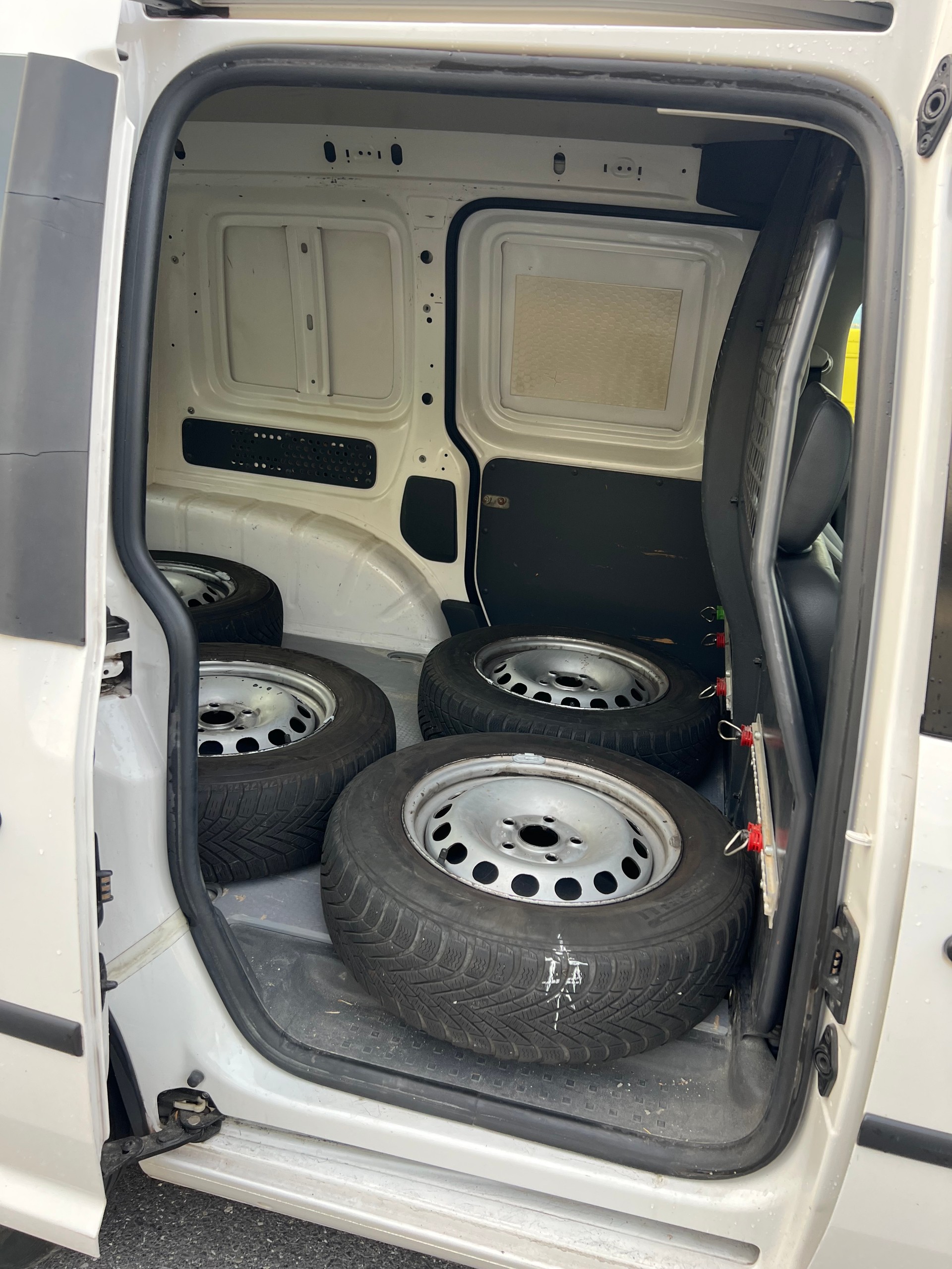 VW Caddy 2.0 EcoFuel-image-13