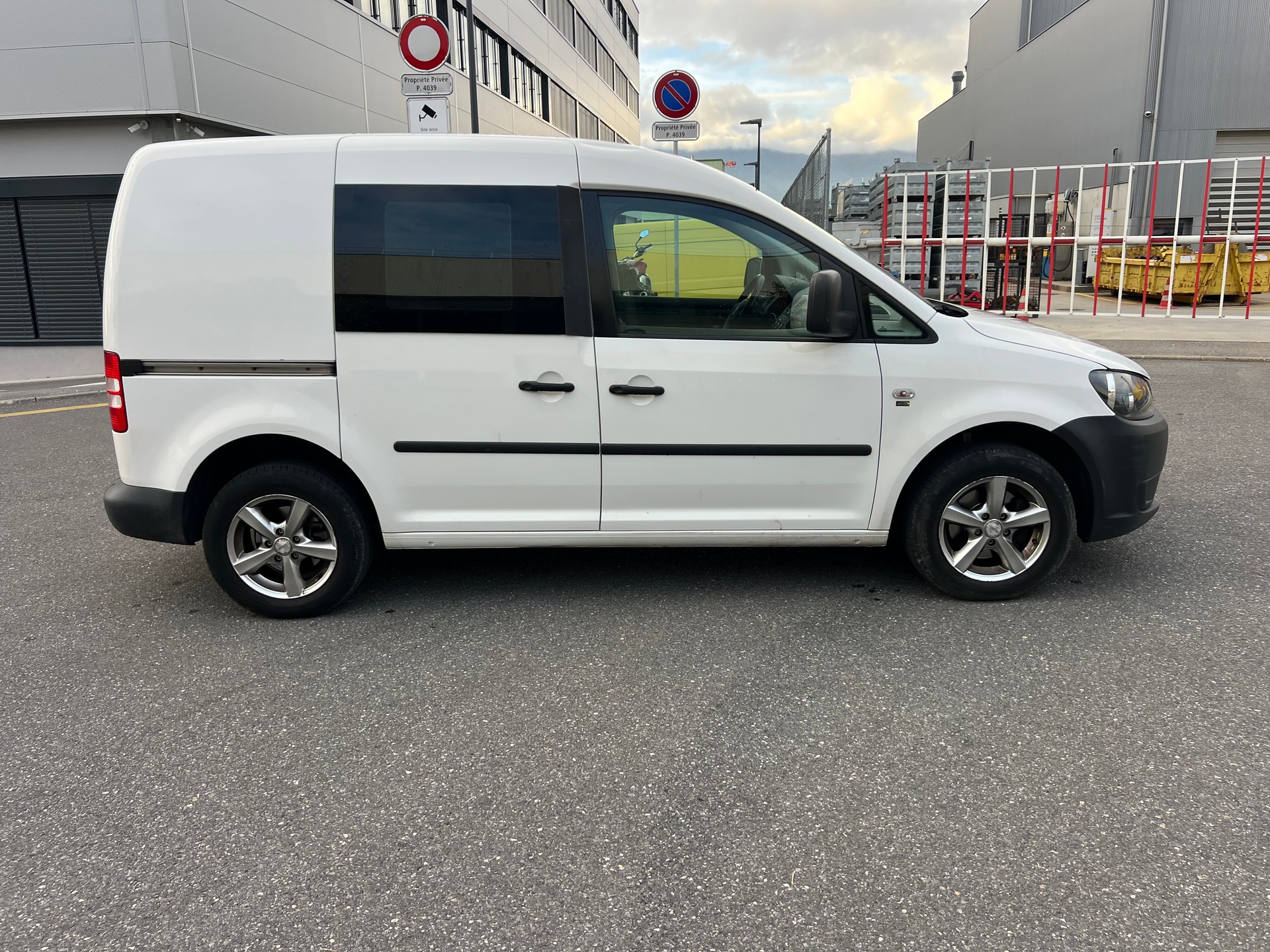 VW Caddy 2.0 EcoFuel-image-6