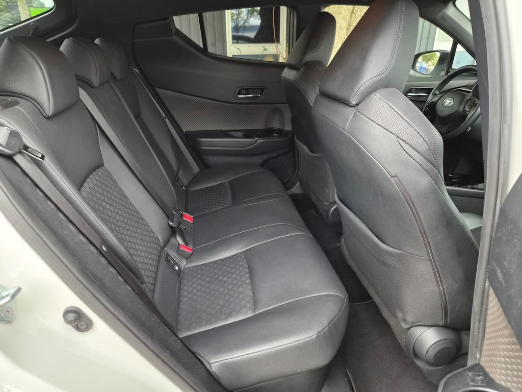 TOYOTA C-HR 1.8 HSD CVT Premium-image-9
