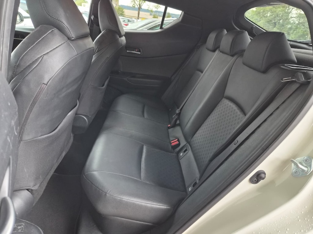 TOYOTA C-HR 1.8 HSD CVT Premium-image-8