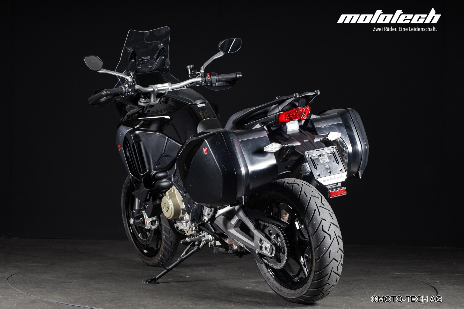DUCATI Multistrada V4 S Travel & Radar-showroom-element-3