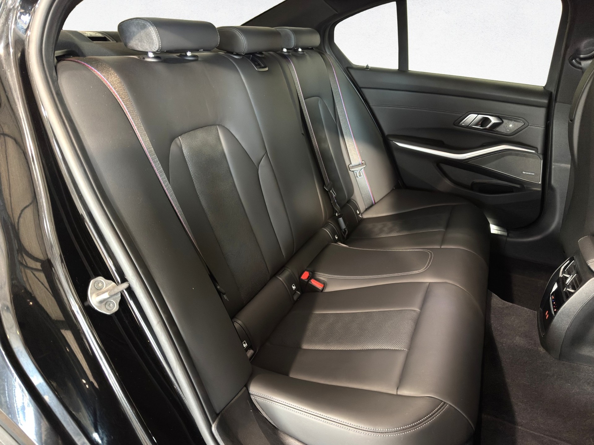 BMW M3 Competition M xDrive-image-15