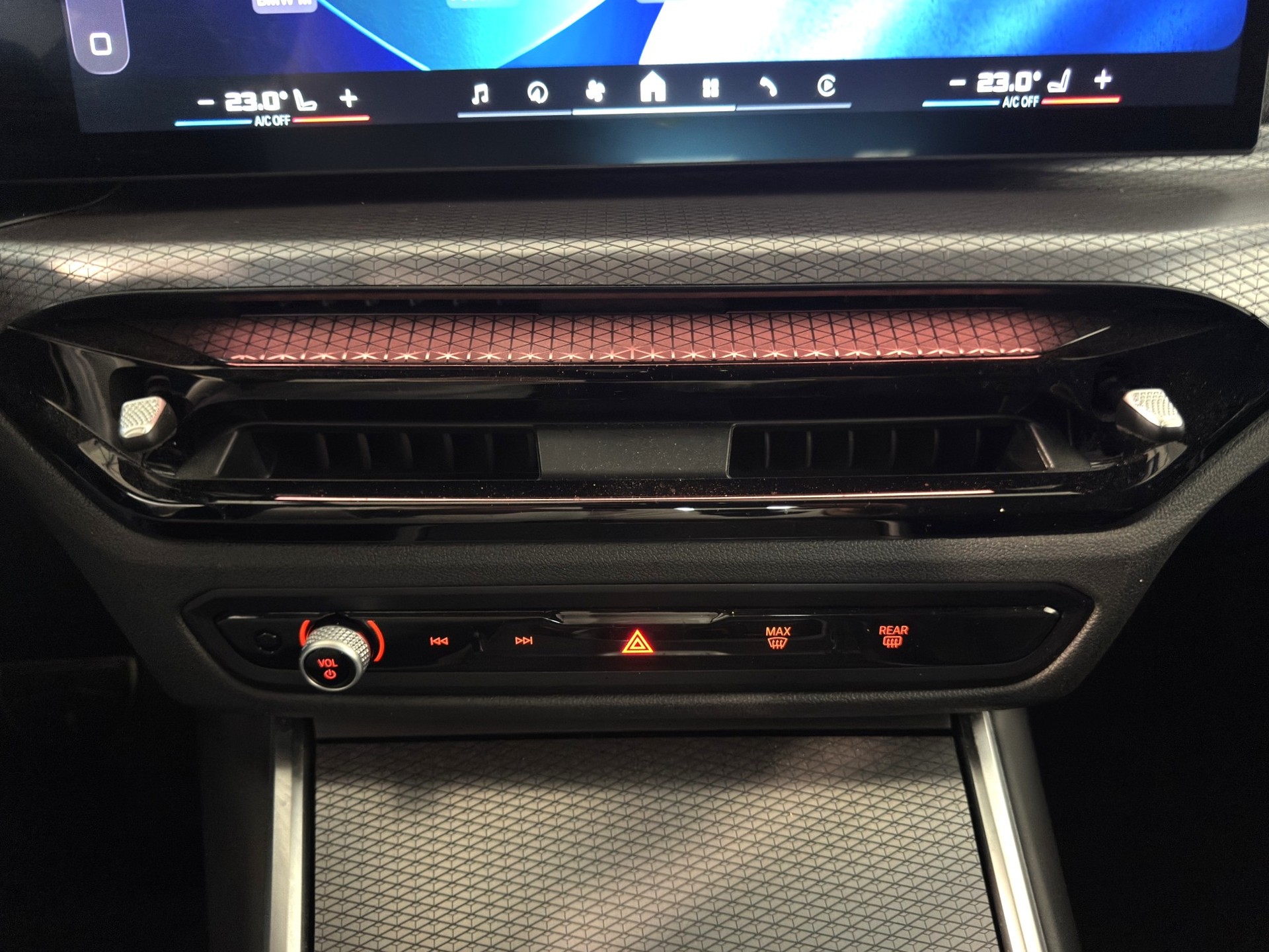 BMW M3 Competition M xDrive-image-12