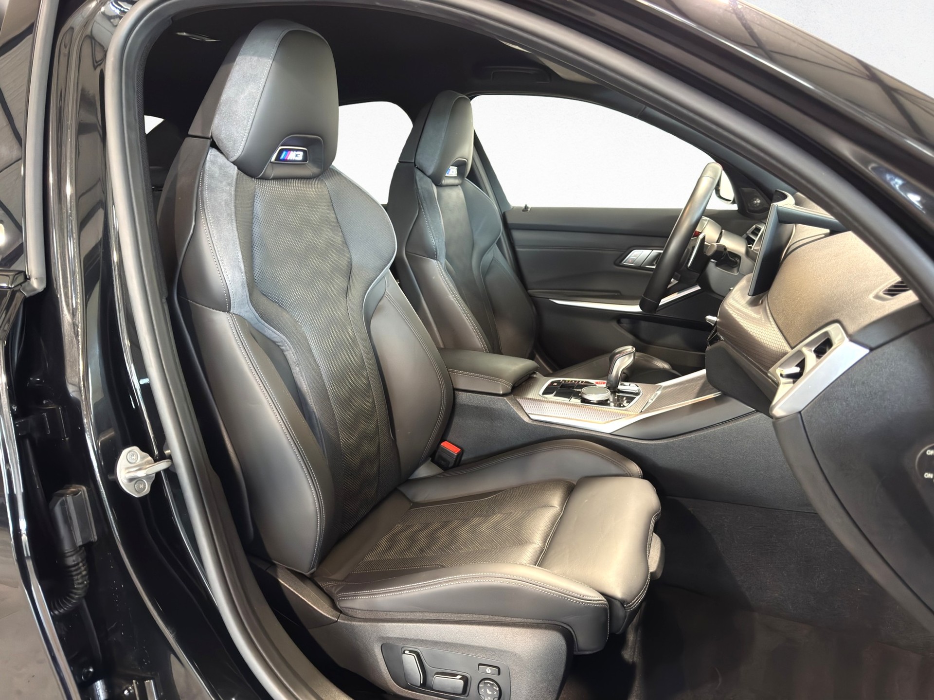 BMW M3 Competition M xDrive-image-13