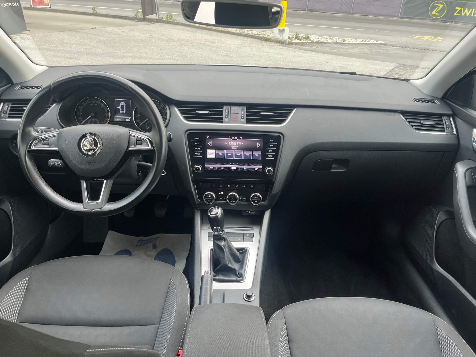 SKODA Octavia Combi 1.6 TDI Ambition 4x4-image-5