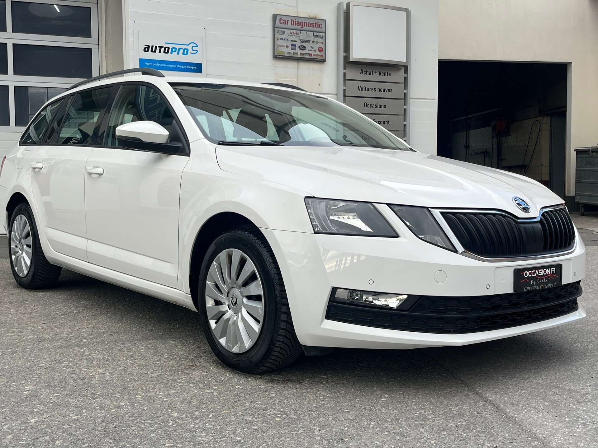 SKODA Octavia Combi 1.6 TDI Ambition 4x4-showroom-element-1