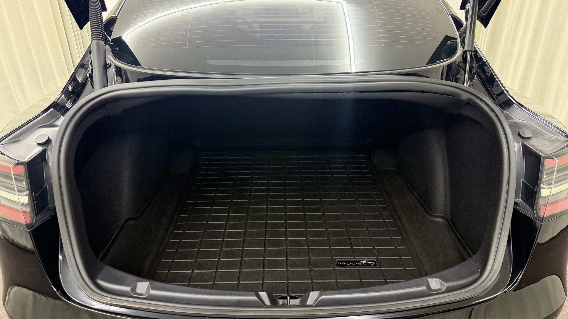 TESLA Model 3 Long Range Dual Motor AWD-image-14
