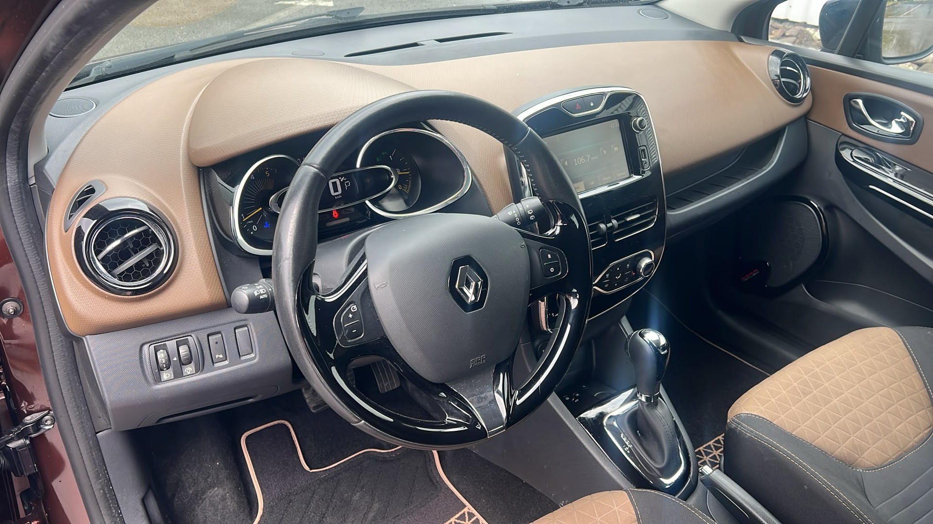 RENAULT Clio Grandtour 1.5 dCi Expression EDC-image-9