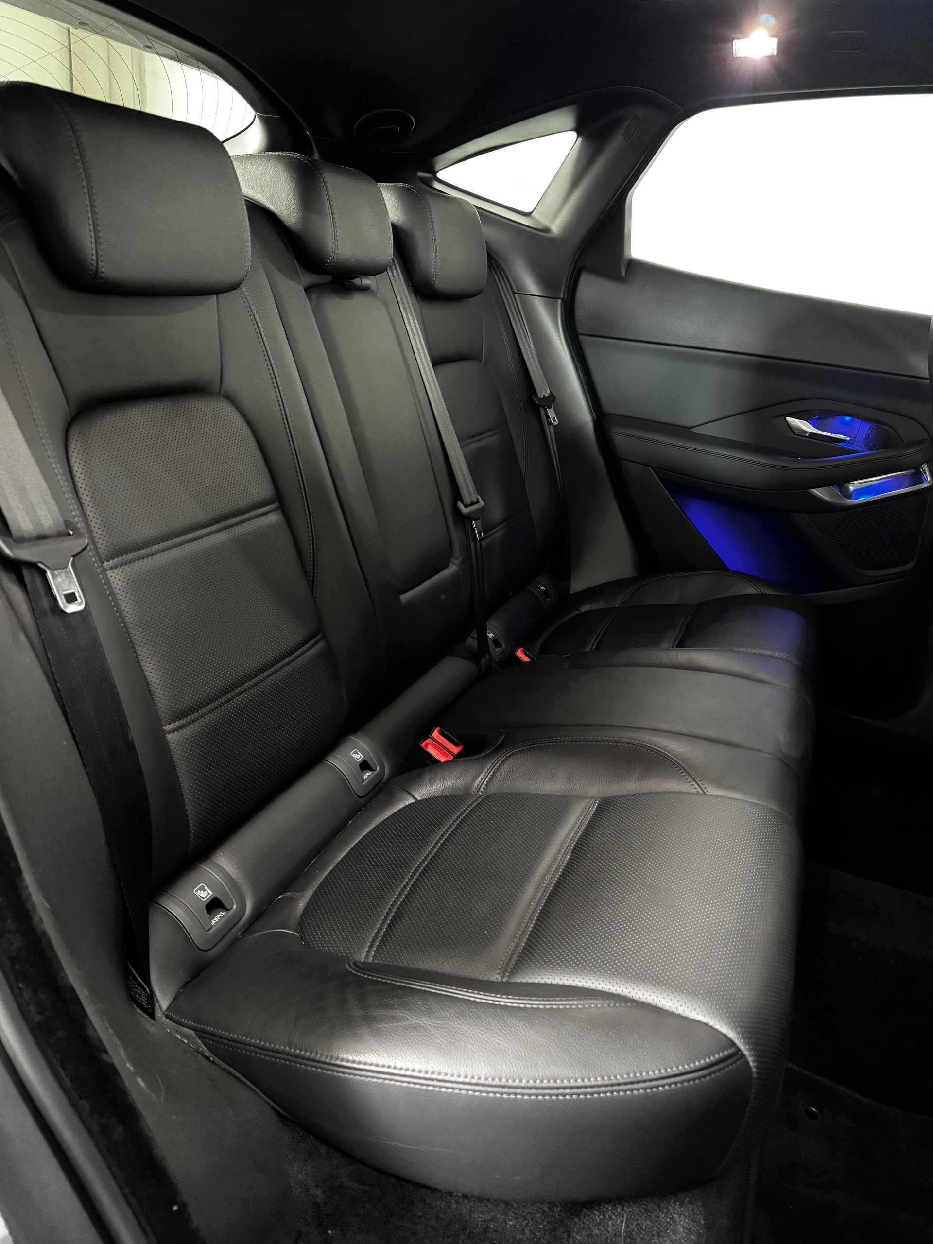 JAGUAR E-Pace 2.0d D150 R-Dynamic S AWD Automatik-image-22