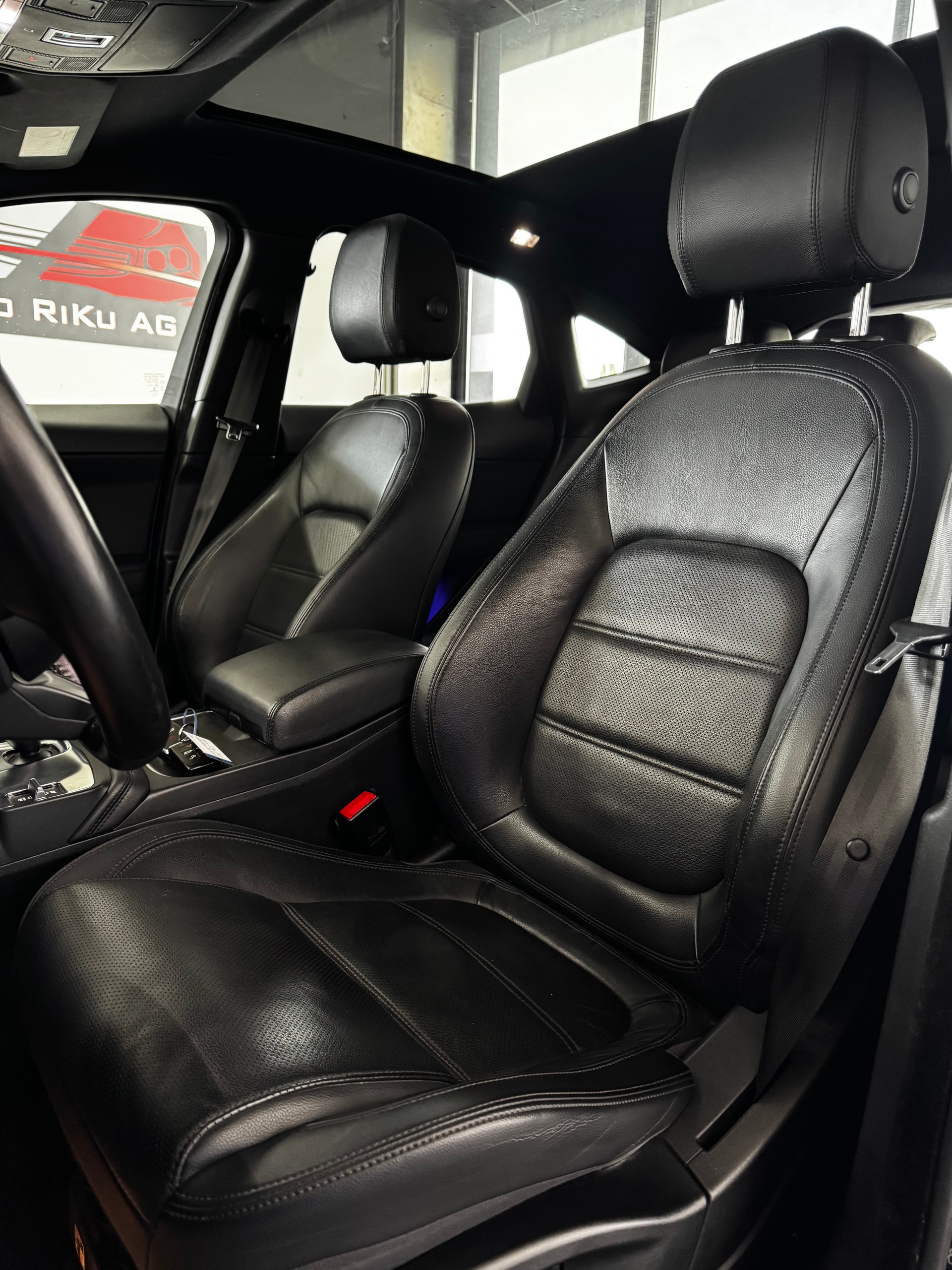 JAGUAR E-Pace 2.0d D150 R-Dynamic S AWD Automatik-image-13