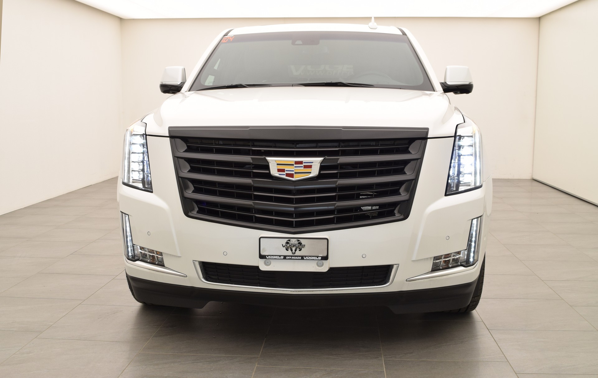 CADILLAC Escalade 6.2 ESV Platinum-showroom-element-2