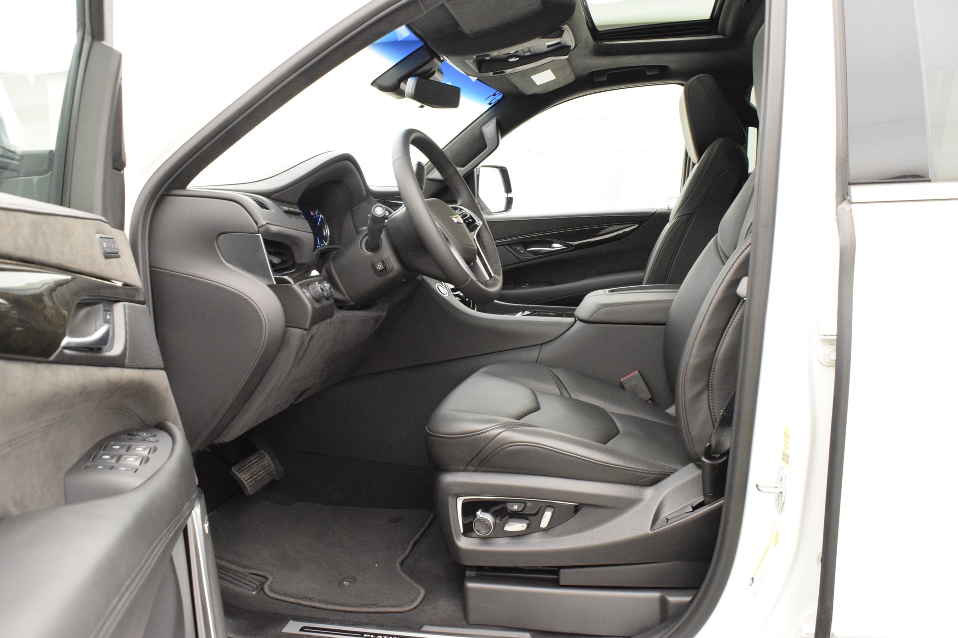 CADILLAC Escalade 6.2 ESV Platinum-image-8