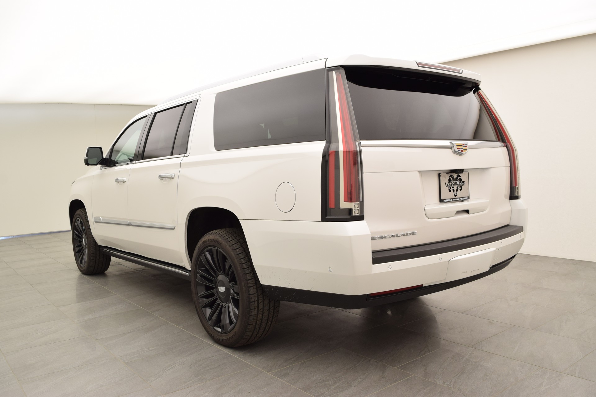 CADILLAC Escalade 6.2 ESV Platinum-image-7