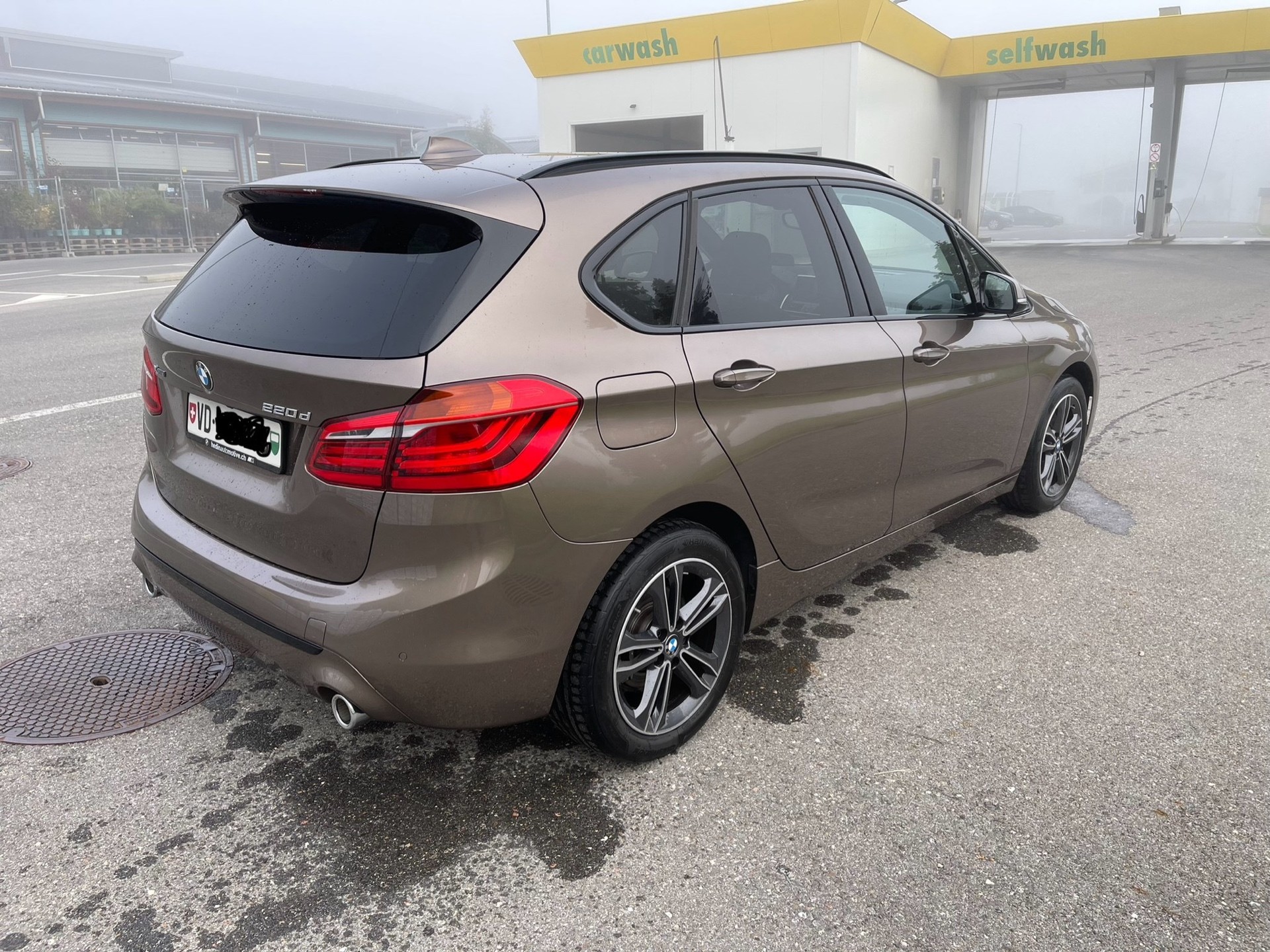 BMW 220d xDrive Active Tourer Steptronic Sport Line-image-5