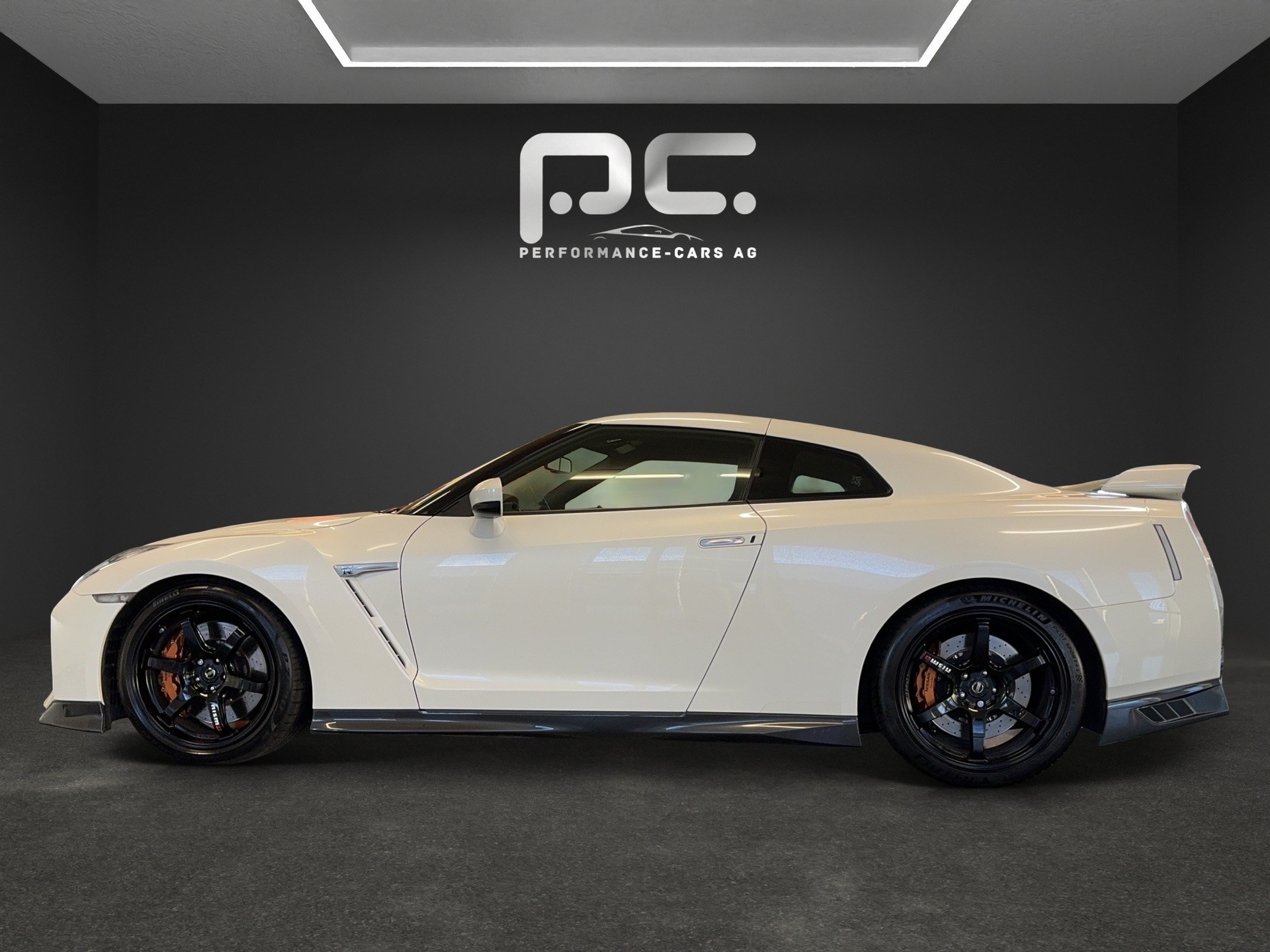 NISSAN GT-R 3.8 V6 Biturbo NISMO - Track Edition-image-3